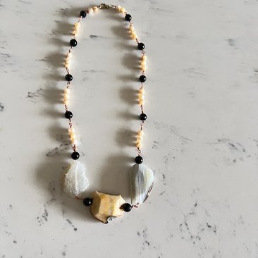 Agate Stone with Onyx Beads 